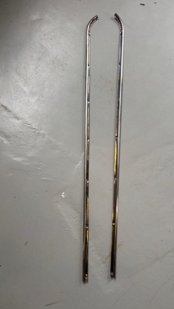 Baguette sur longeron inférieur CITROEN DS LesAnciennes.com