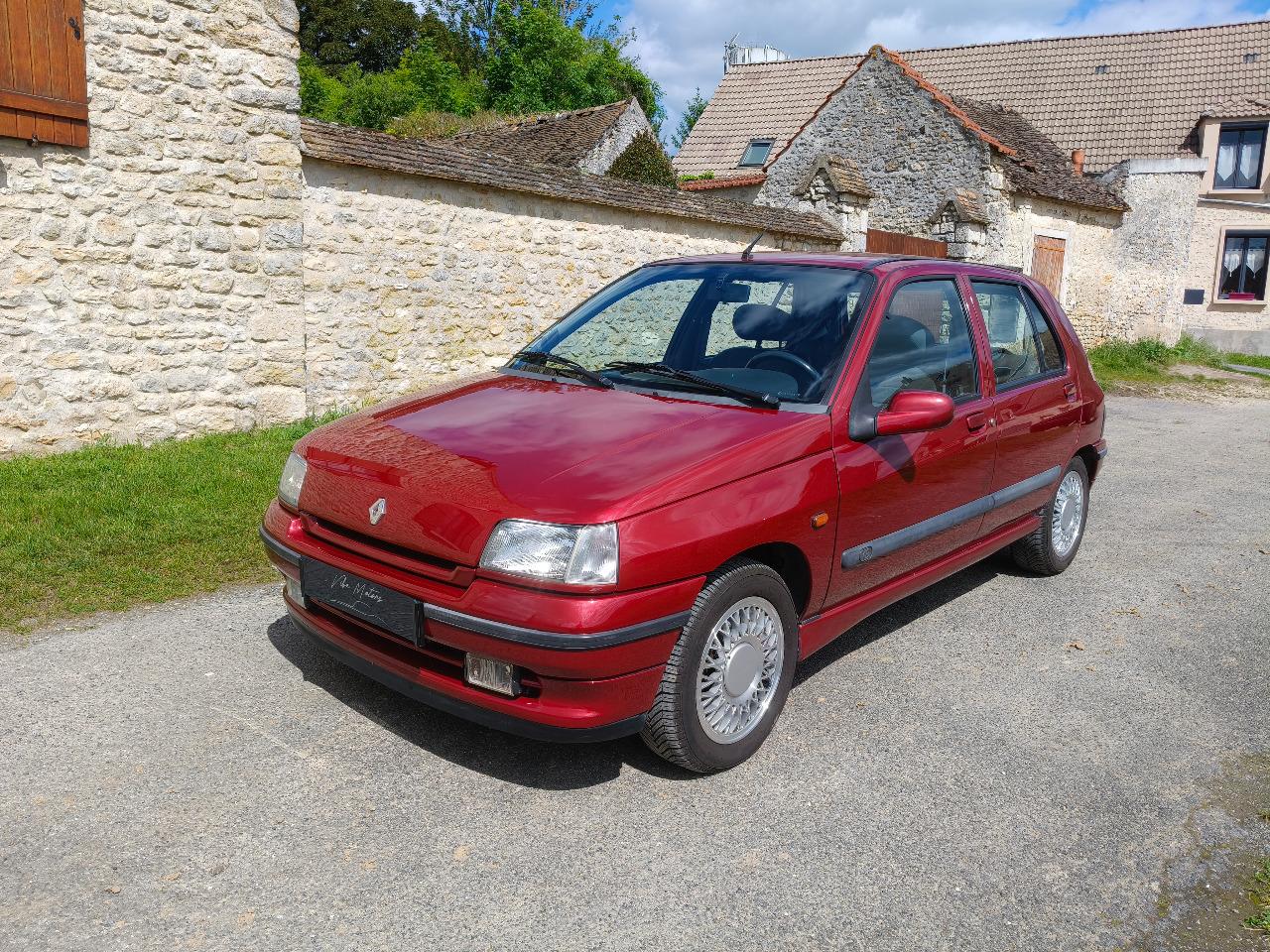 RENAULT Clio Baccara 1.8 BVA - 1994 LesAnciennes.com