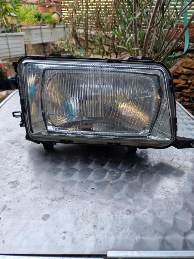 Phare AV Gauche AUDI 80 LesAnciennes.com