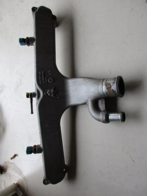 Connecteur système refroidissement Gallardo LesAnciennes.com