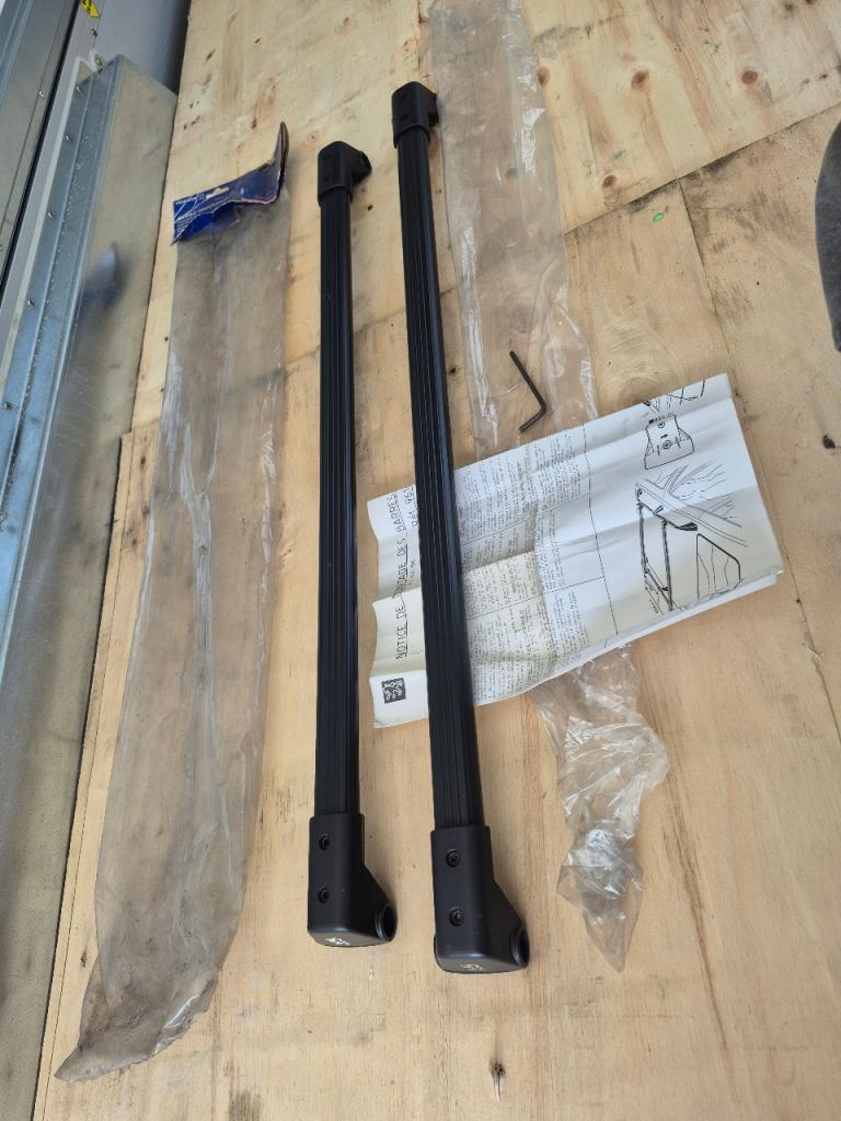 Barre Transversale de Toit PEUGEOT 405 LesAnciennes.com