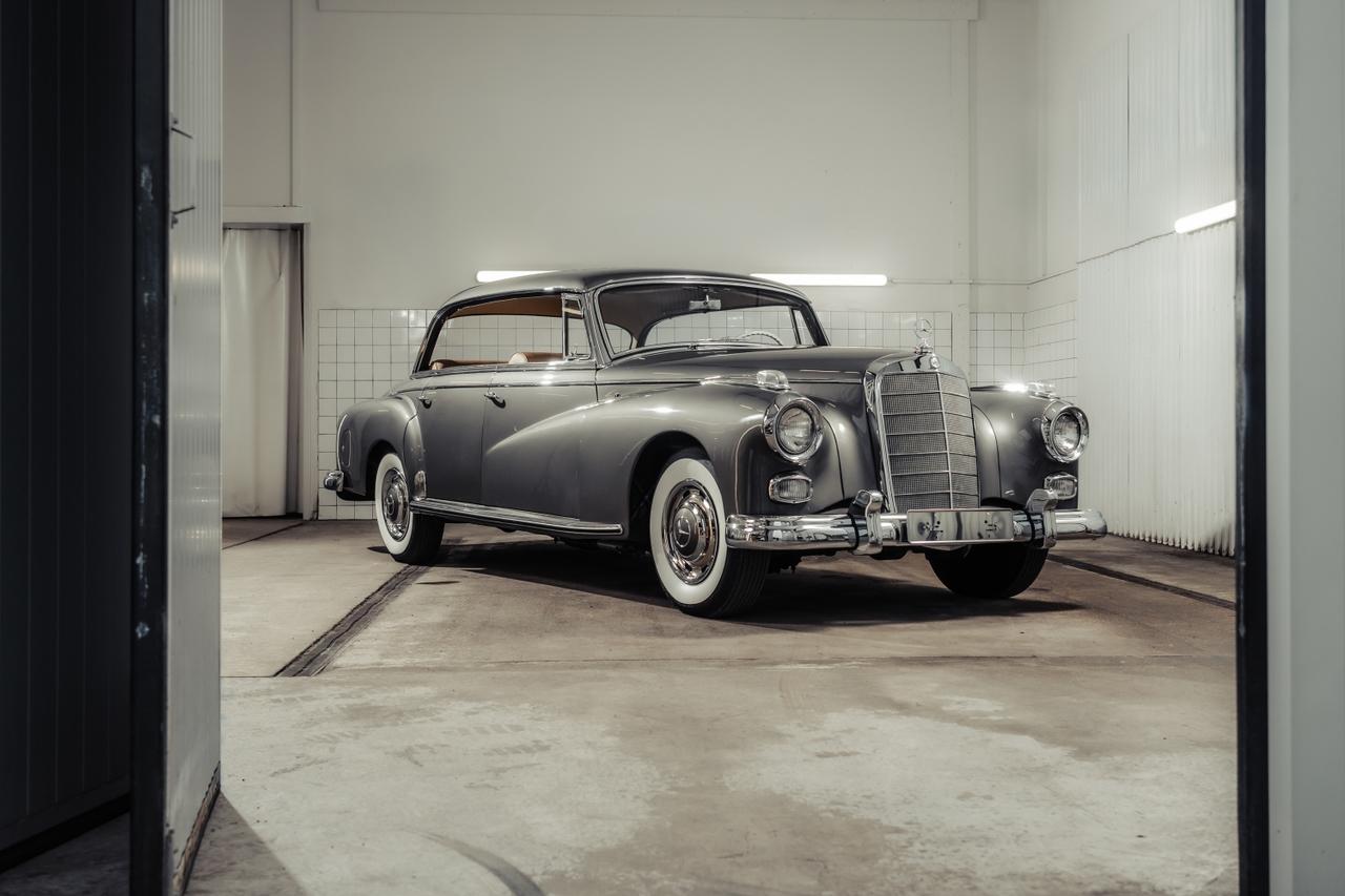 1959 Mercedes-Benz 300D Adenauer W189 LesAnciennes.com