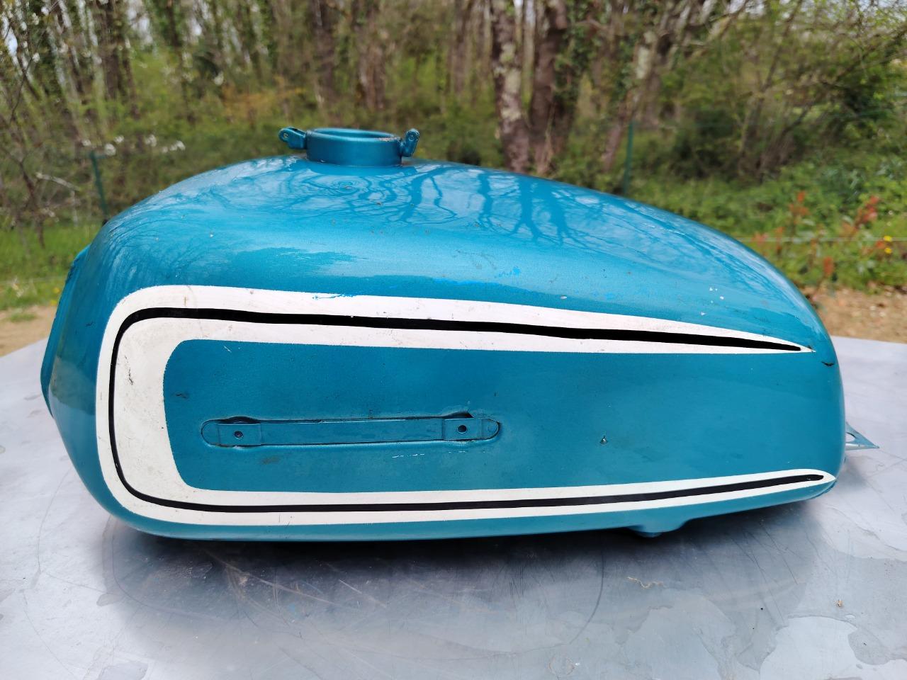 Réservoir SUZUKI GT 250 LesAnciennes.com