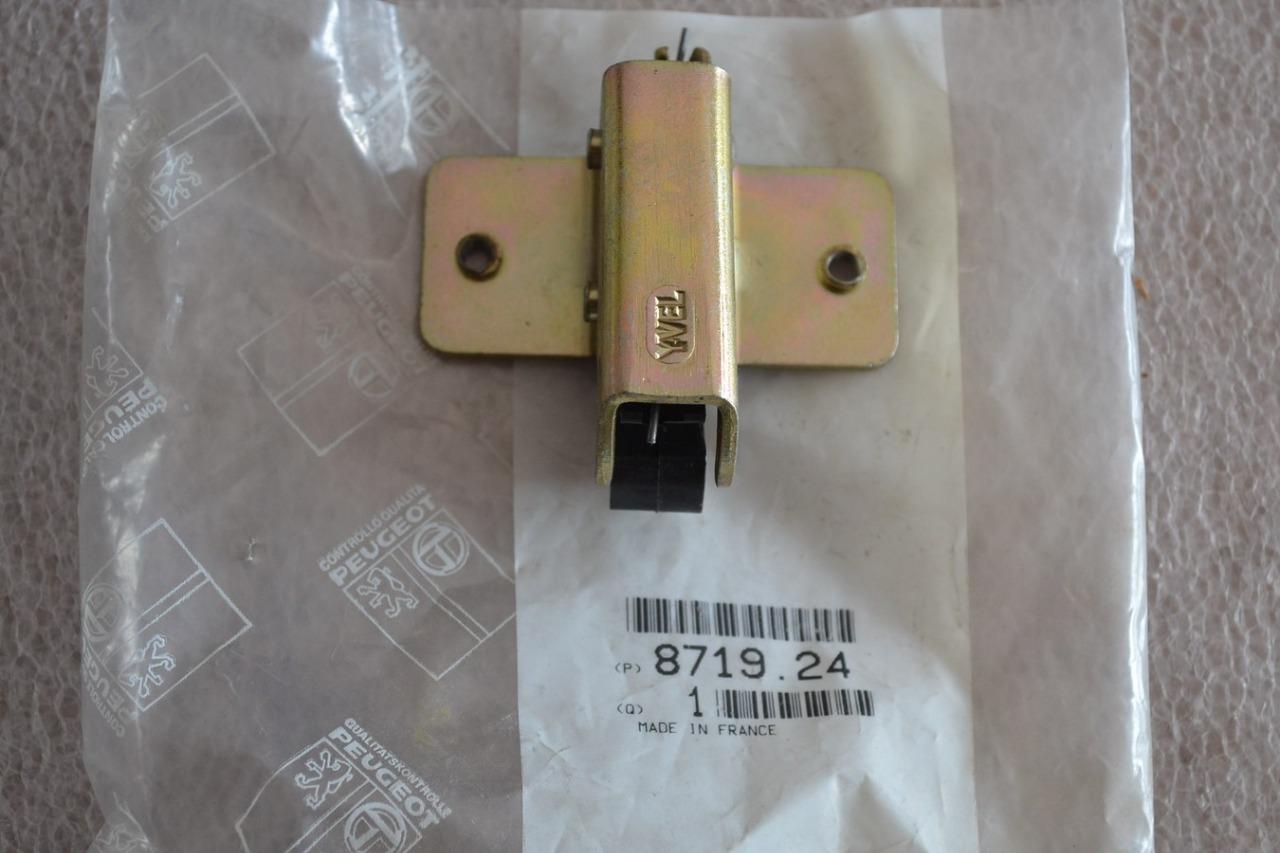 Serrure de coffre PEUGEOT 404 BREAK, neuve LesAnciennes.com