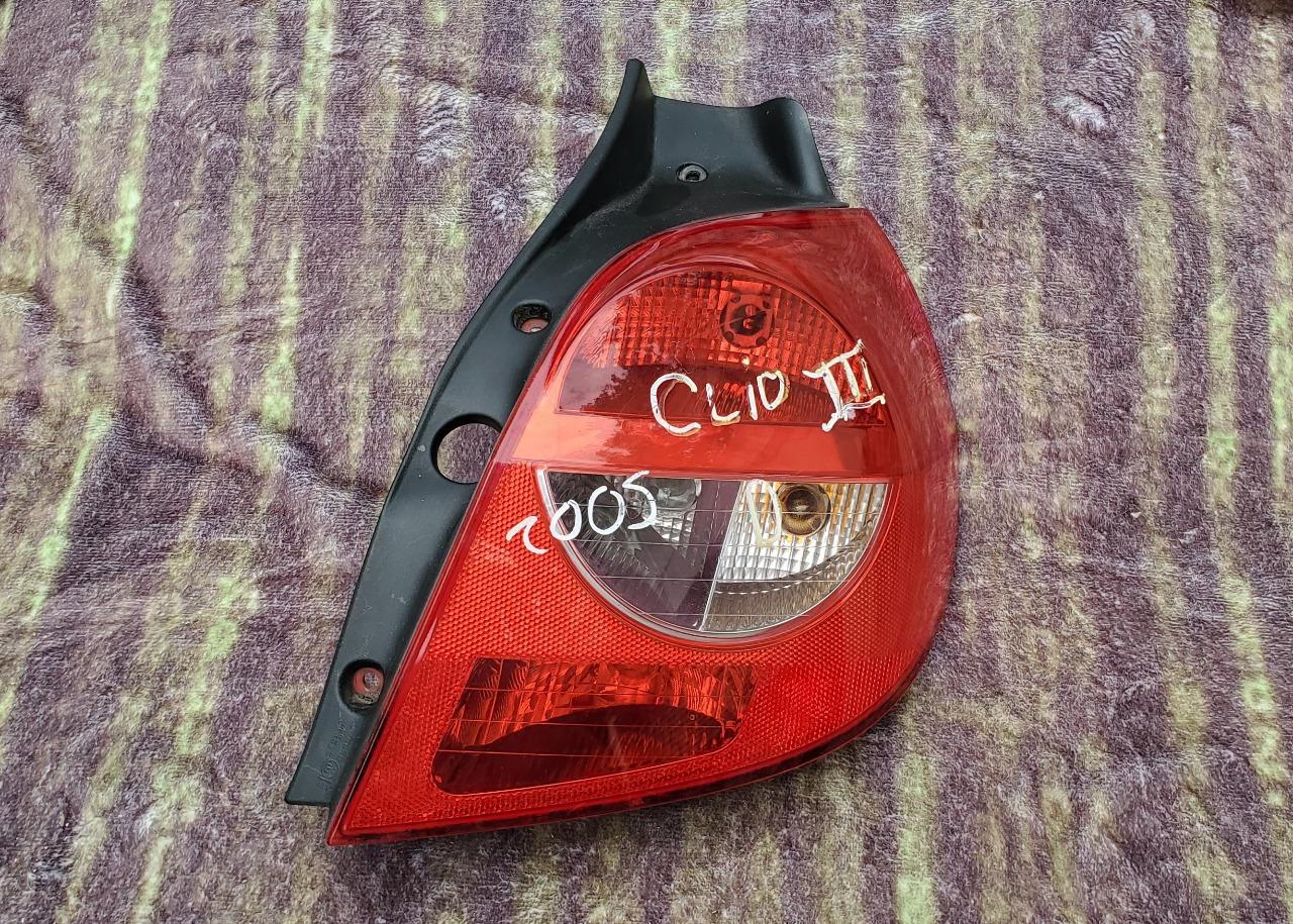 Feu arrière droit passager TBE RENAULT CLIO 3 ph 1 LesAnciennes.com