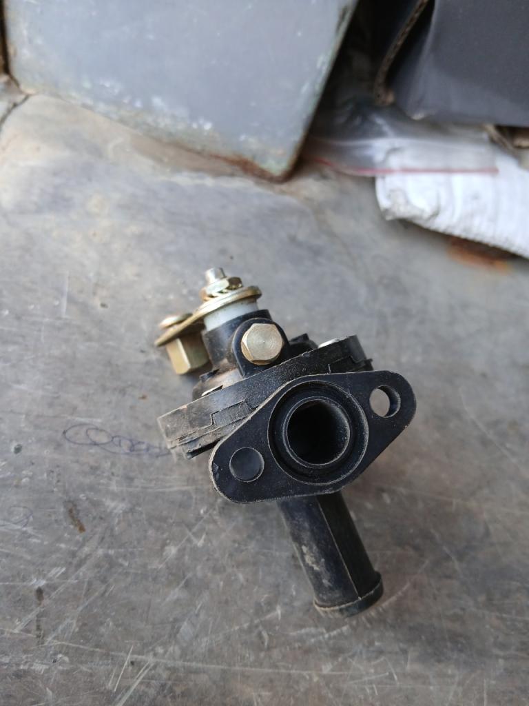 Robinet PEUGEOT J7 LesAnciennes.com