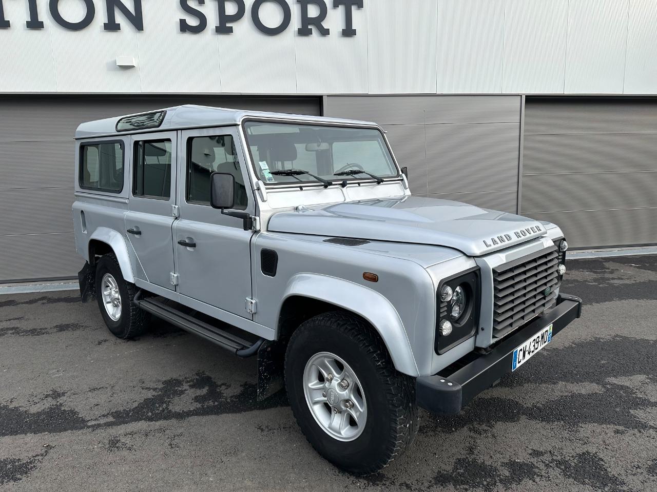 LAND ROVER Defender 110 TD4 2,2L LesAnciennes.com