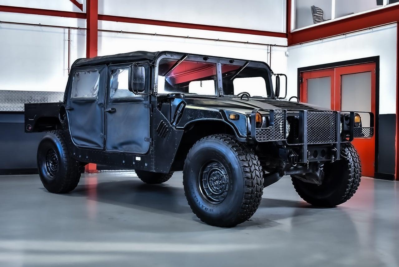 1989 AM General HMMWV M998 “Humvee” 6,2L V8 LesAnciennes.com