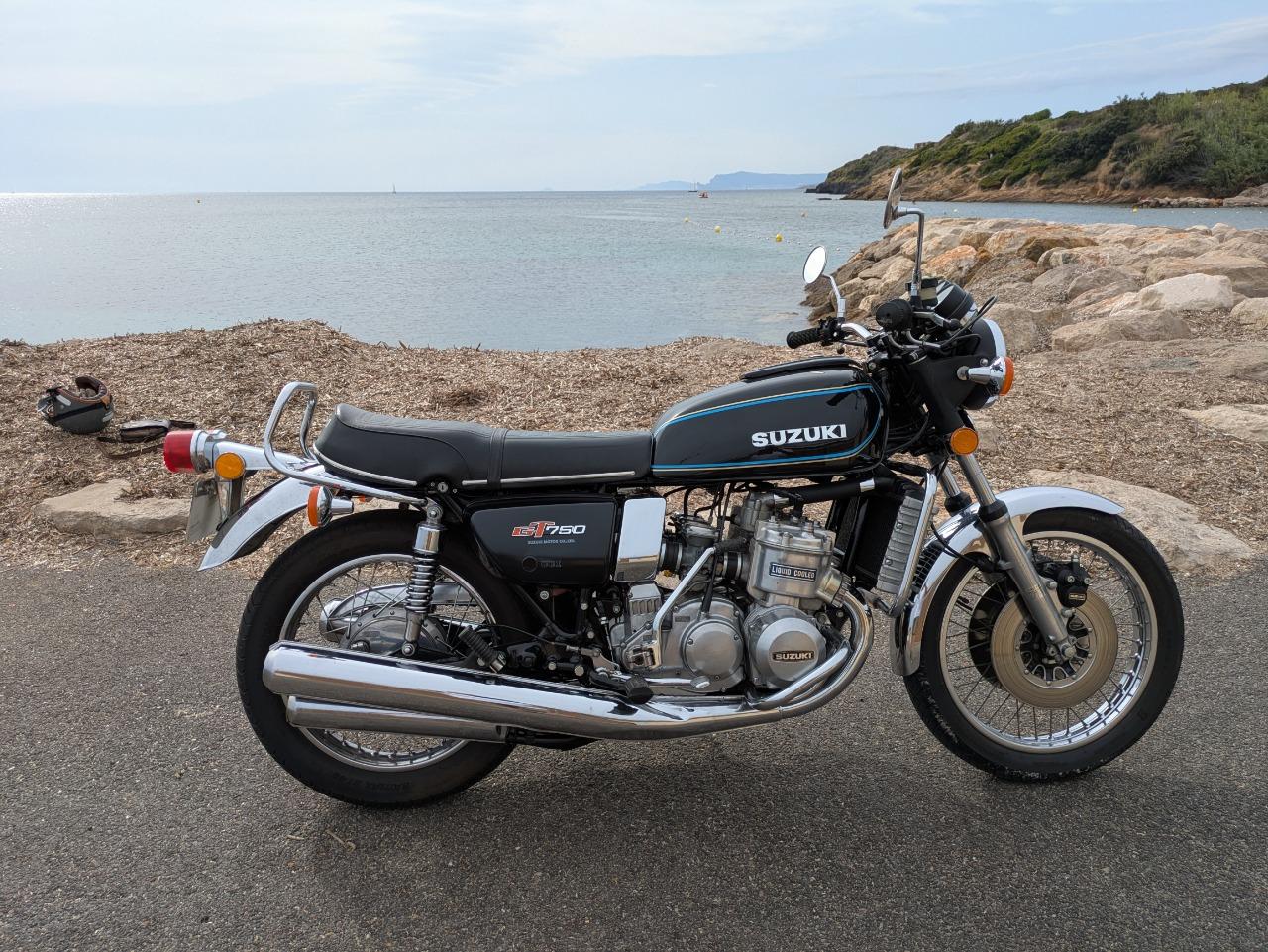 SUZUKI GT 750 - 1977 LesAnciennes.com