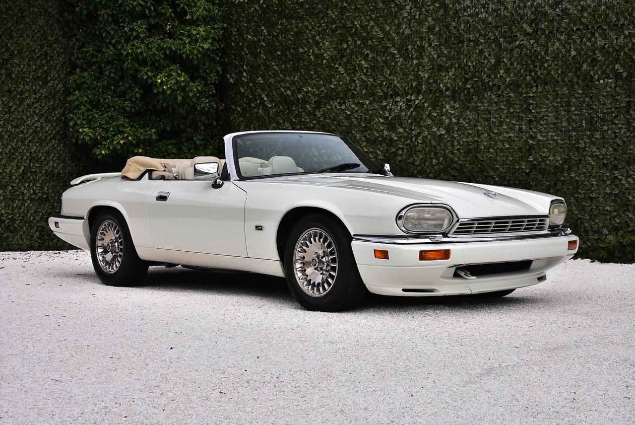 1995 Jaguar XJS Convertible 6,0L V12 LesAnciennes.com