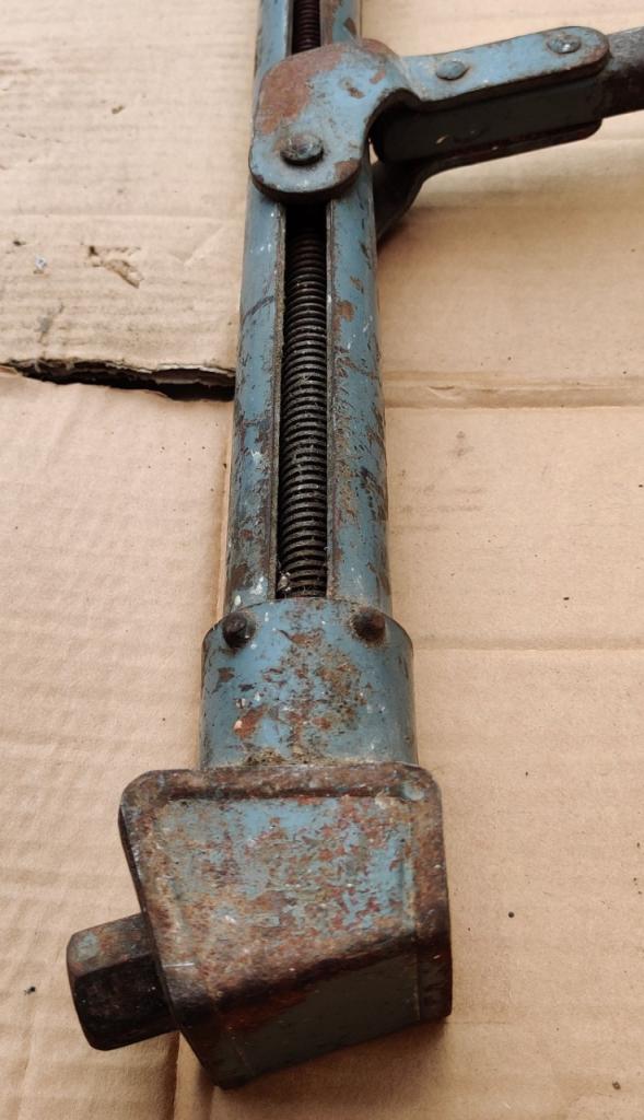 Cric SIMCA 1000 LesAnciennes.com