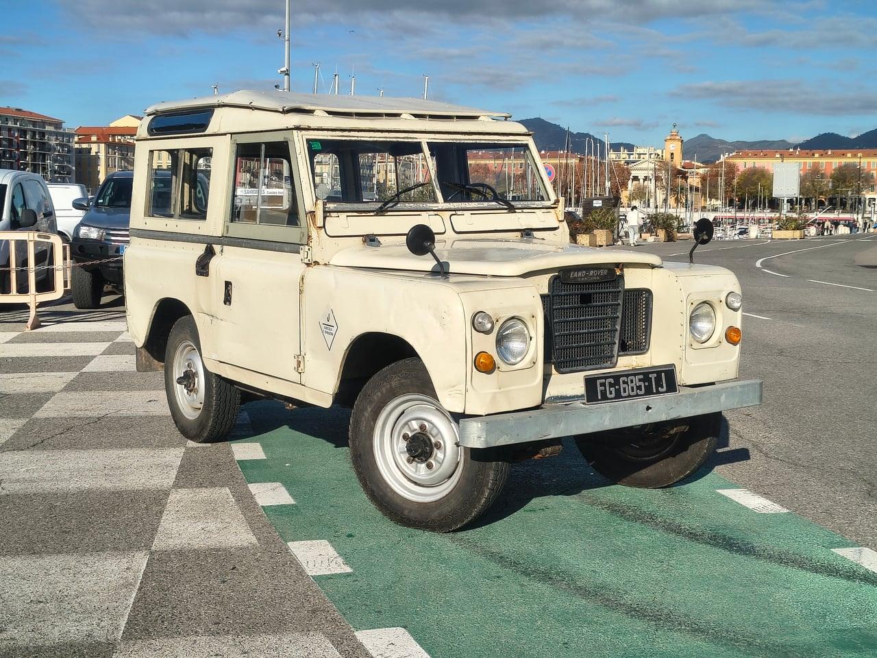 1978 Land Rover Santana Series III 88" LesAnciennes.com