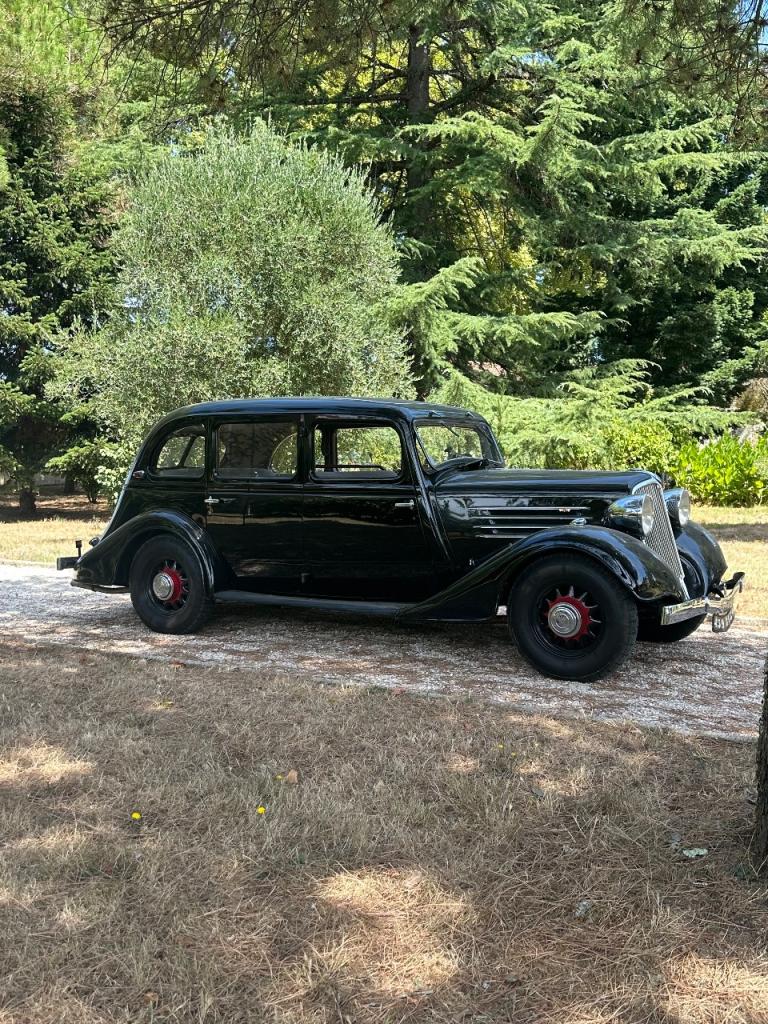 RENAULT Vivaquatre 6 glaces - 1935 LesAnciennes.com