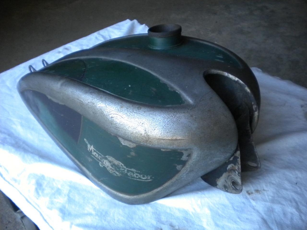 Pièces MAGNAT DEBON réservoir essence motocyclette LesAnciennes.com
