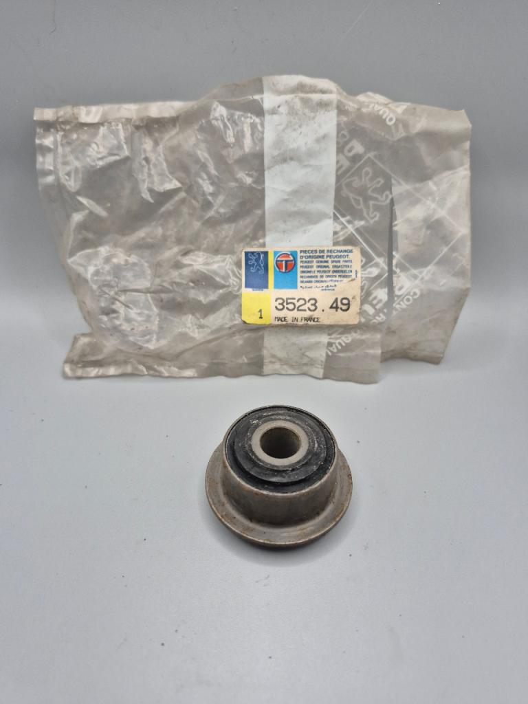 Silentbloc Bras suspension Peugeot 205 LesAnciennes.com