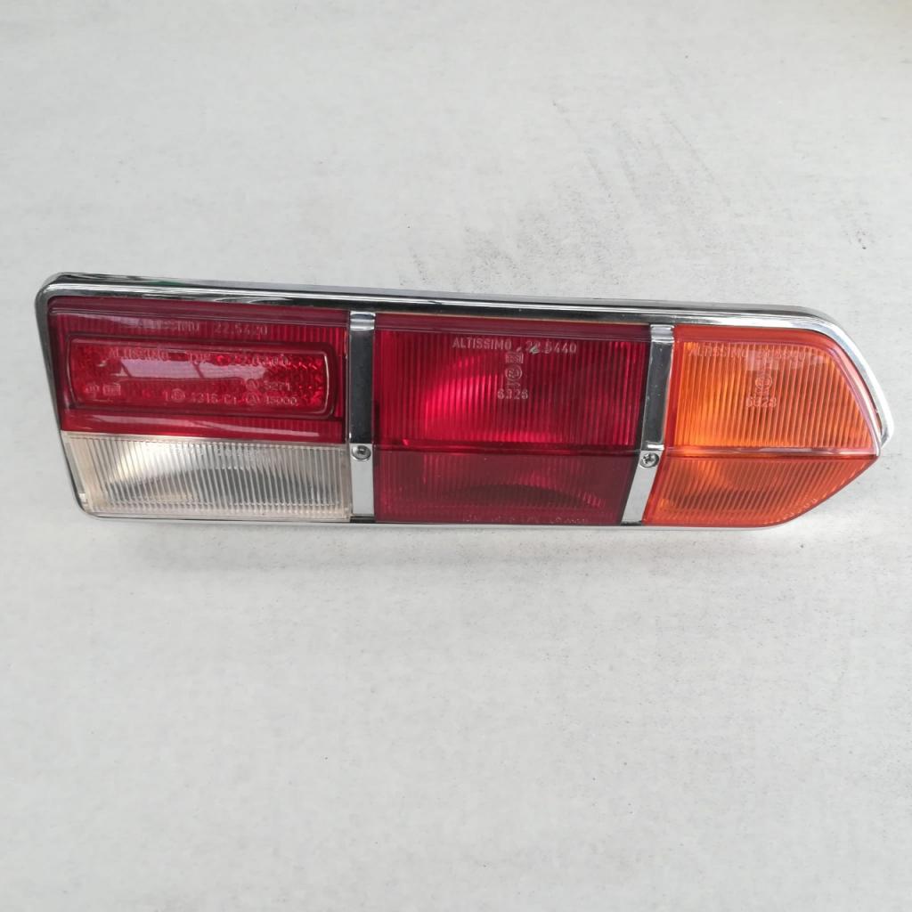 Feux arrière pour Lamborghini Espada series 1 et 2 LesAnciennes.com