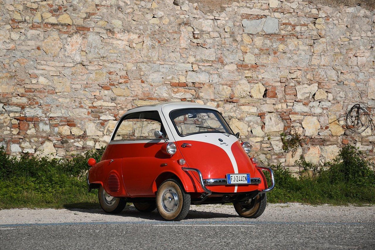 1958 BMW Isetta 300 LesAnciennes.com