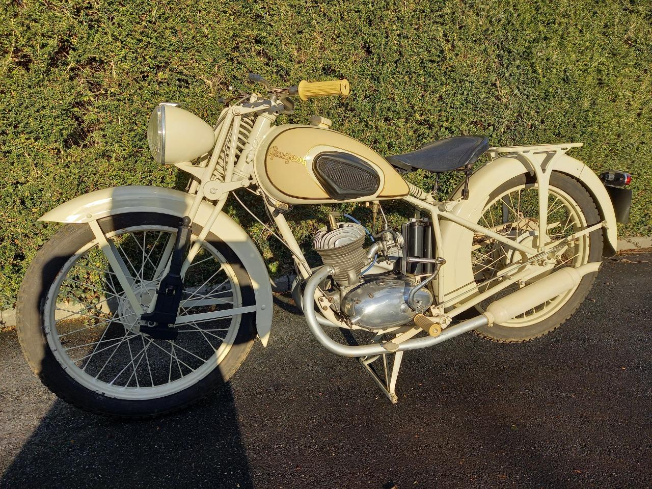 PEUGEOT 156 - 1949 LesAnciennes.com