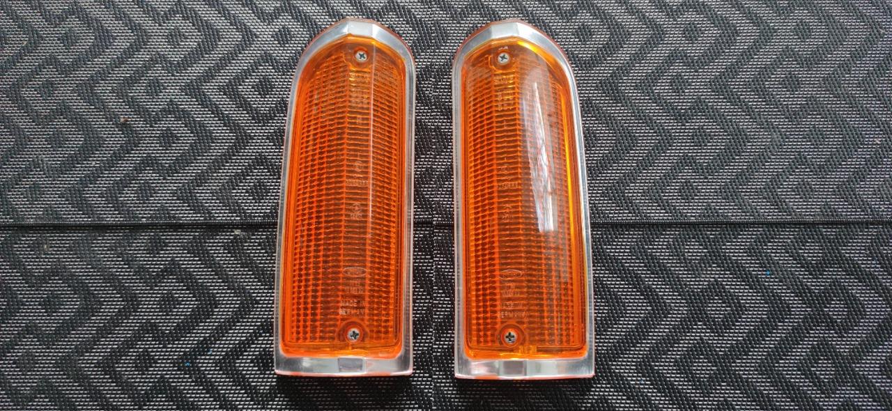 Cabochons clignotants FORD Taunus TC1 LesAnciennes.com