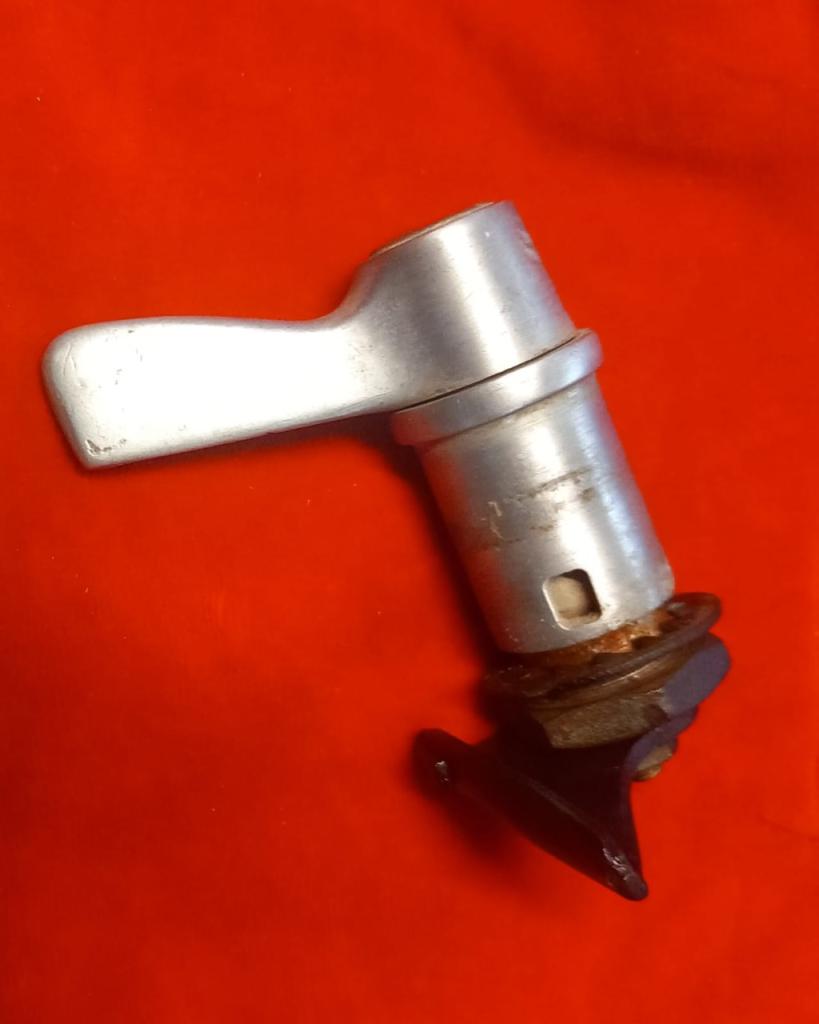 FIAT 1100 103 coffre serrure coffre arrière LesAnciennes.com