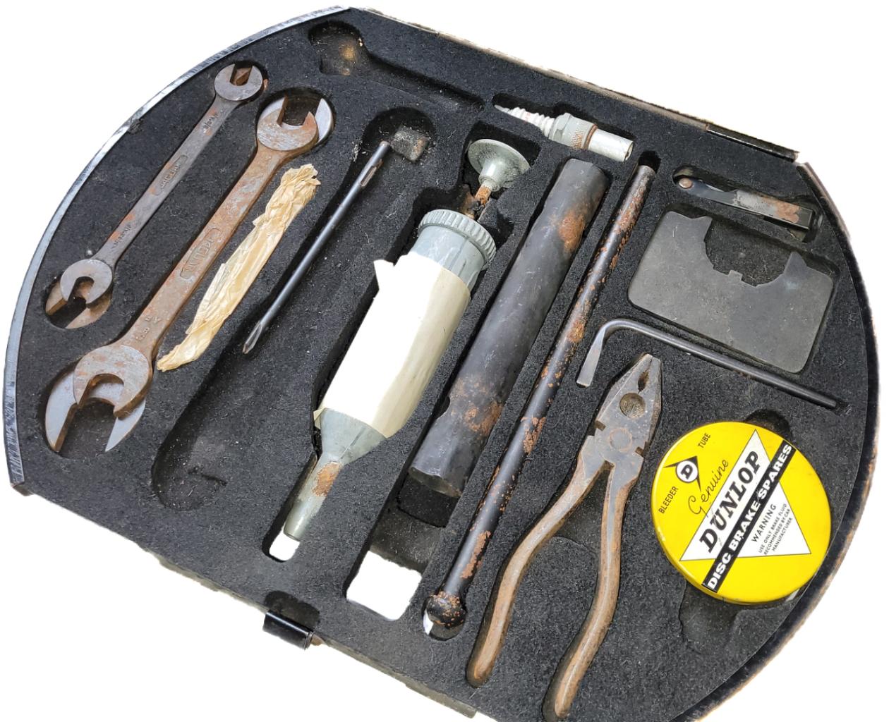 TROUSSE A OUTILS JAGUAR MK2 2.4 3.4 3.8 LesAnciennes.com