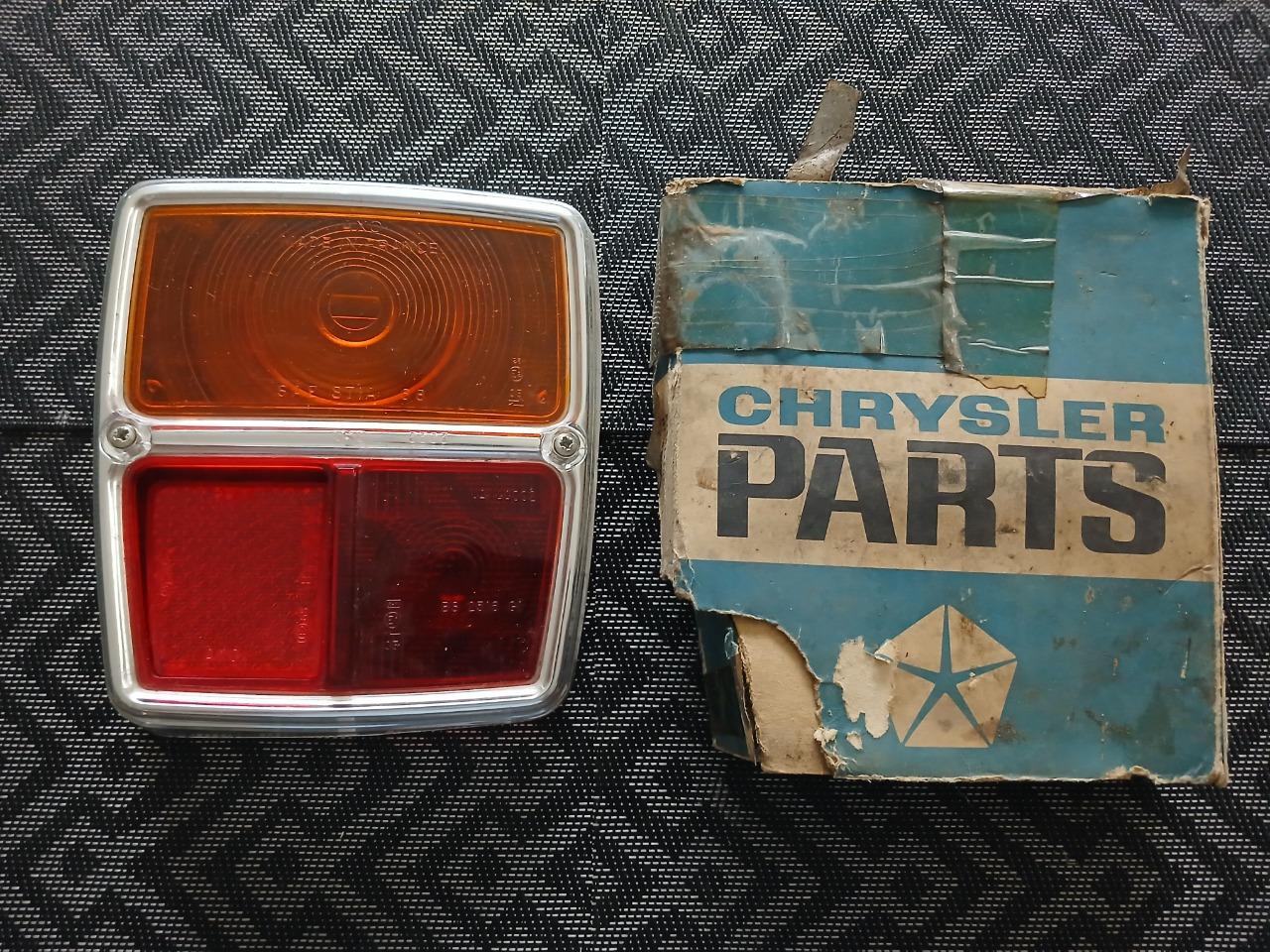 Cabochon feu arrière gauche SIMCA 1000 série 2 LesAnciennes.com