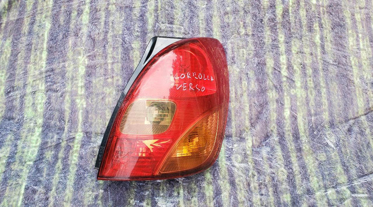 Feu arrière droit TOYOTA COROLLA VERSO excellent é LesAnciennes.com