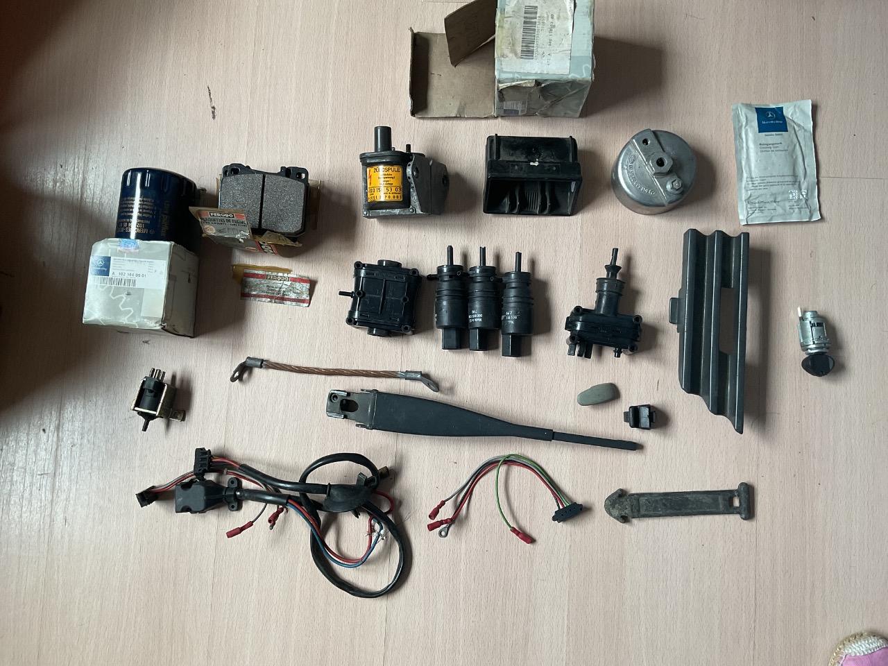 Lot de pièces MERCEDES 300 W124 LesAnciennes.com