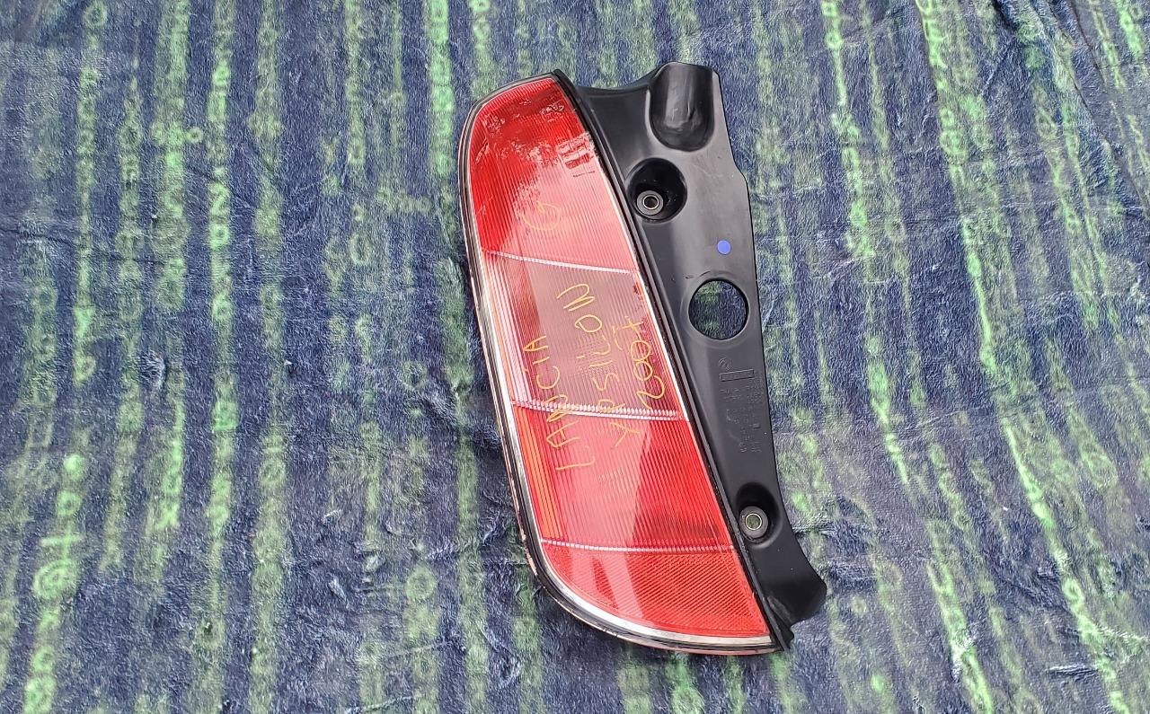 Feu arrière gauche LANCIA YPSILON état exceptionne LesAnciennes.com