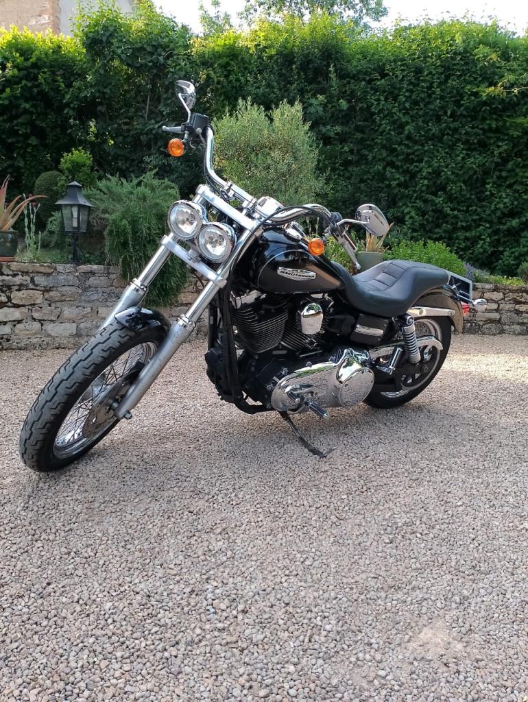 HARLEY DAVIDSON Dyna Super Glide - 2010 LesAnciennes.com