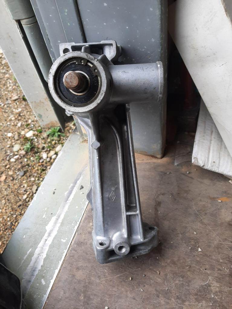 Pompe à eau FIAT 850 LesAnciennes.com