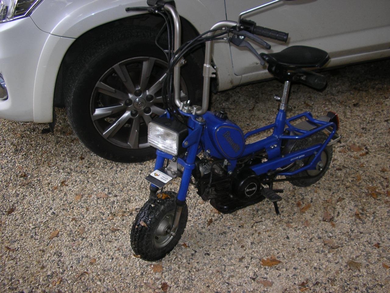 BENELLI city bike 50 cc pliant - 1980 LesAnciennes.com