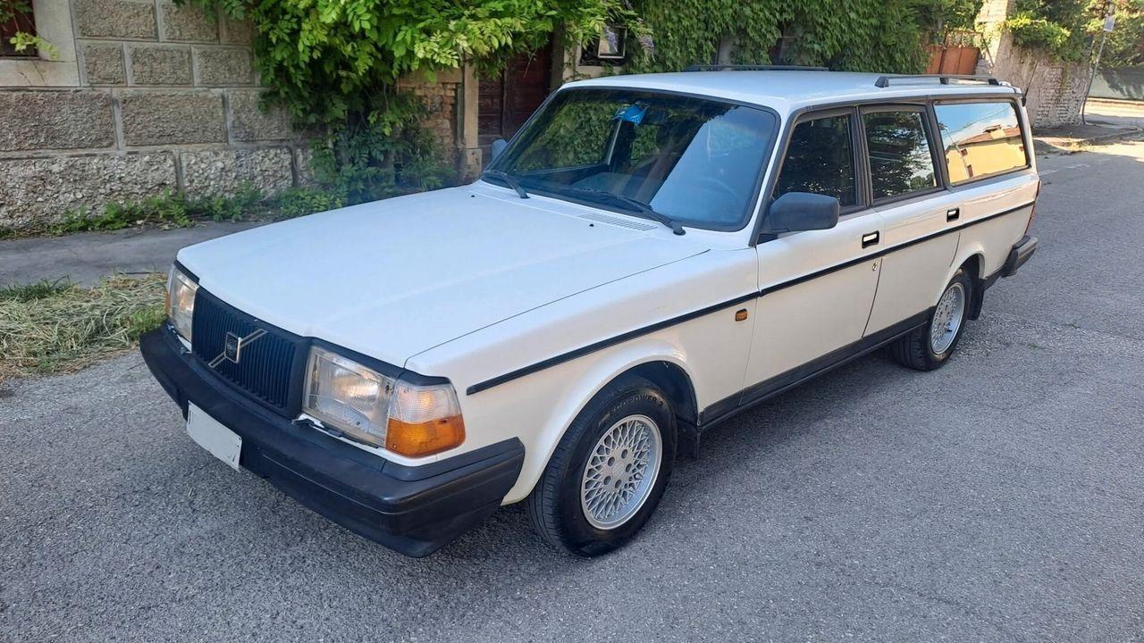 VOLVO 240 Polar 2.0i 117 cv - 1990 LesAnciennes.com