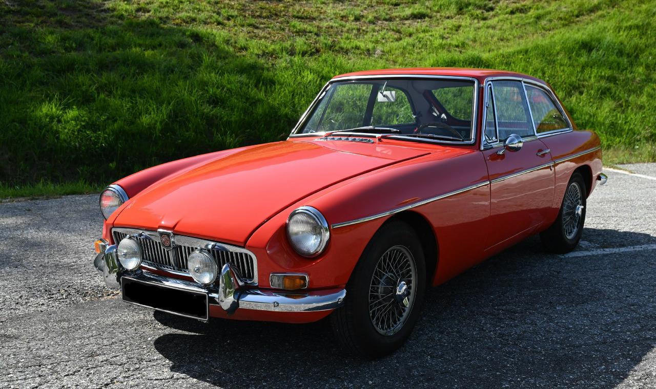 MG MGB GT - 1967 LesAnciennes.com