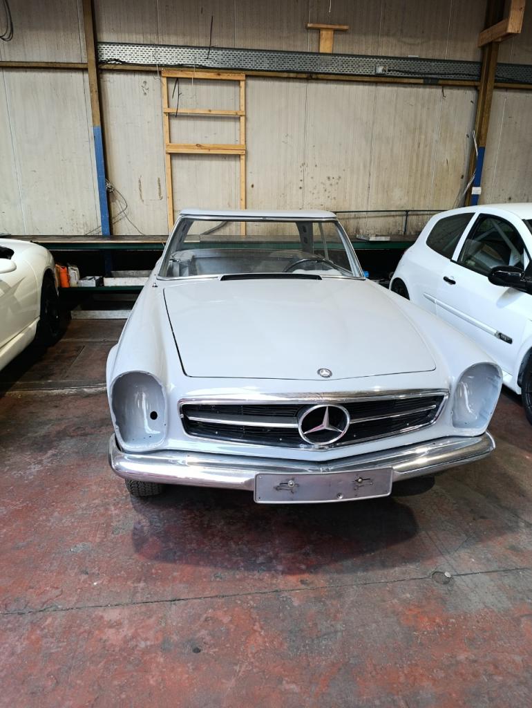 MERCEDES 230 SL CAB - 1964 LesAnciennes.com