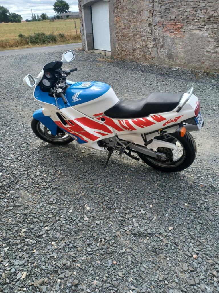HONDA CBR 600 F - 1990 LesAnciennes.com