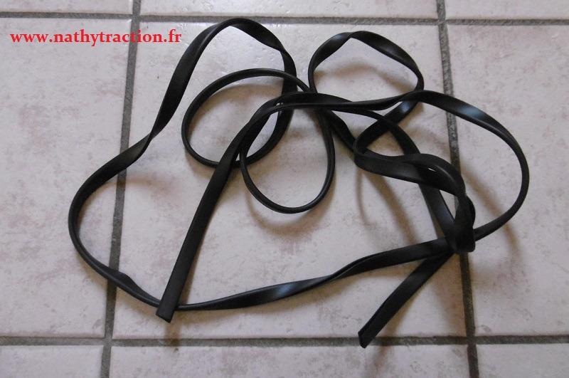Joint étanchéité pare brise AP 52 en U TRACTION LesAnciennes.com