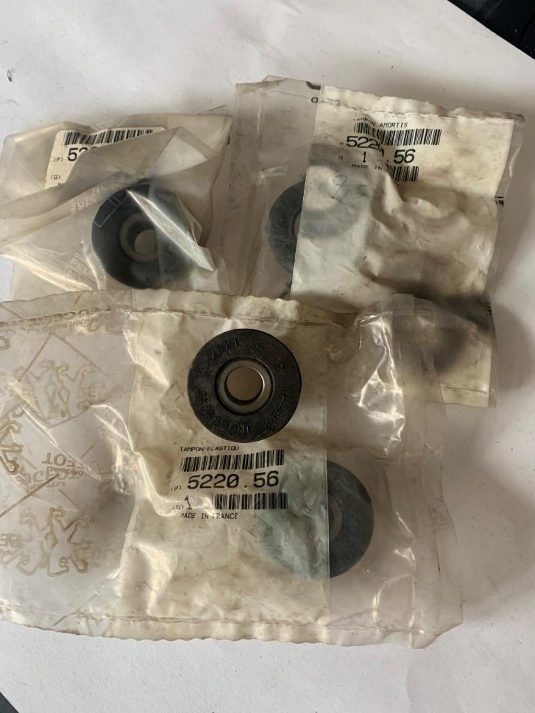 Articone d’amortisseur J9 522056 LesAnciennes.com