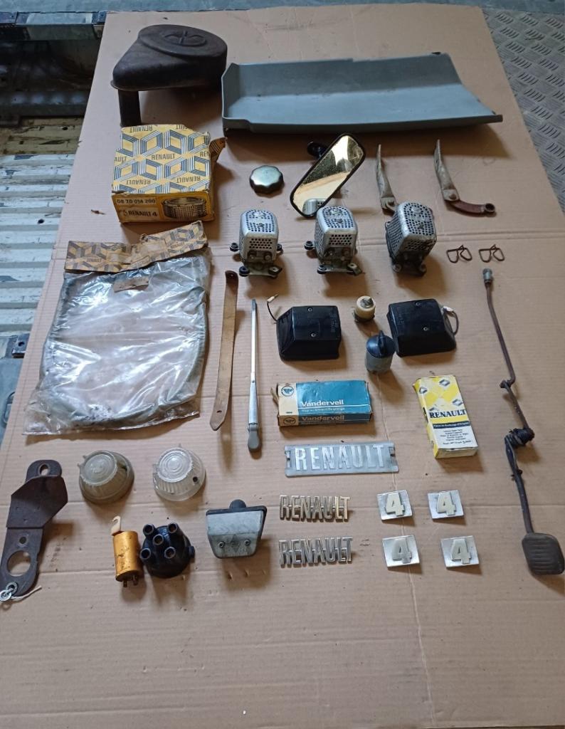 Lot de pièces RENAULT 4 (R4) Berline Fourgonnett LesAnciennes.com