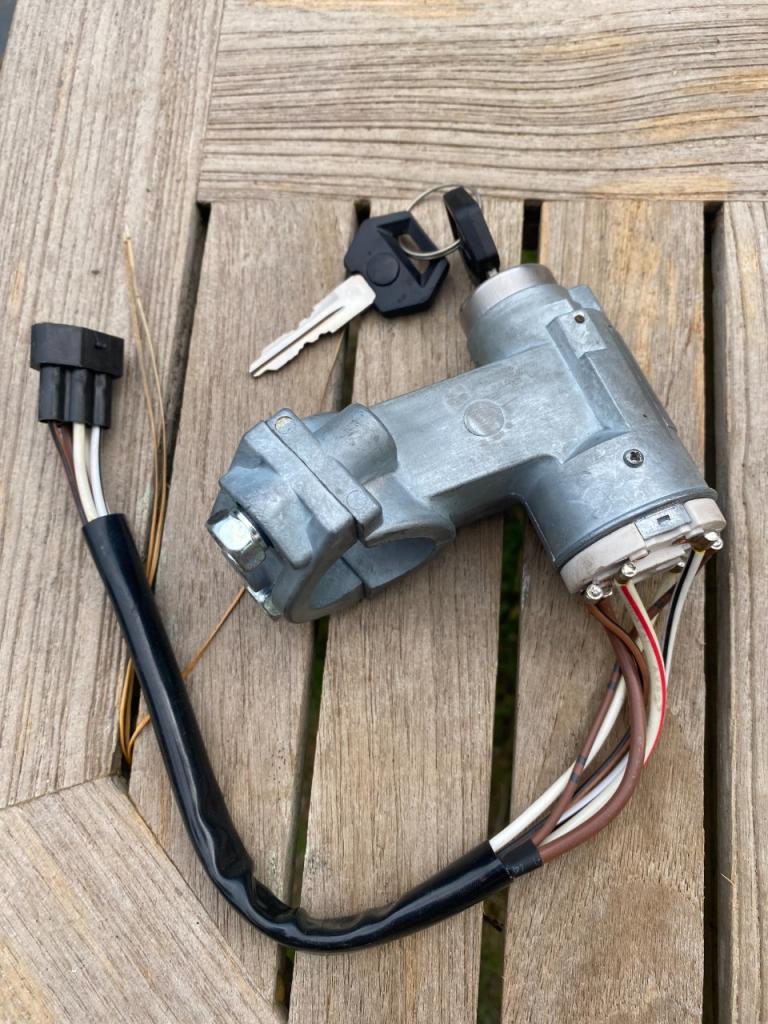 Neiman Lucas triumph TR6 LesAnciennes.com