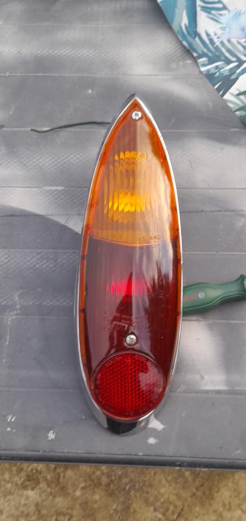 Feu arrière Austin Morris 1100 LesAnciennes.com