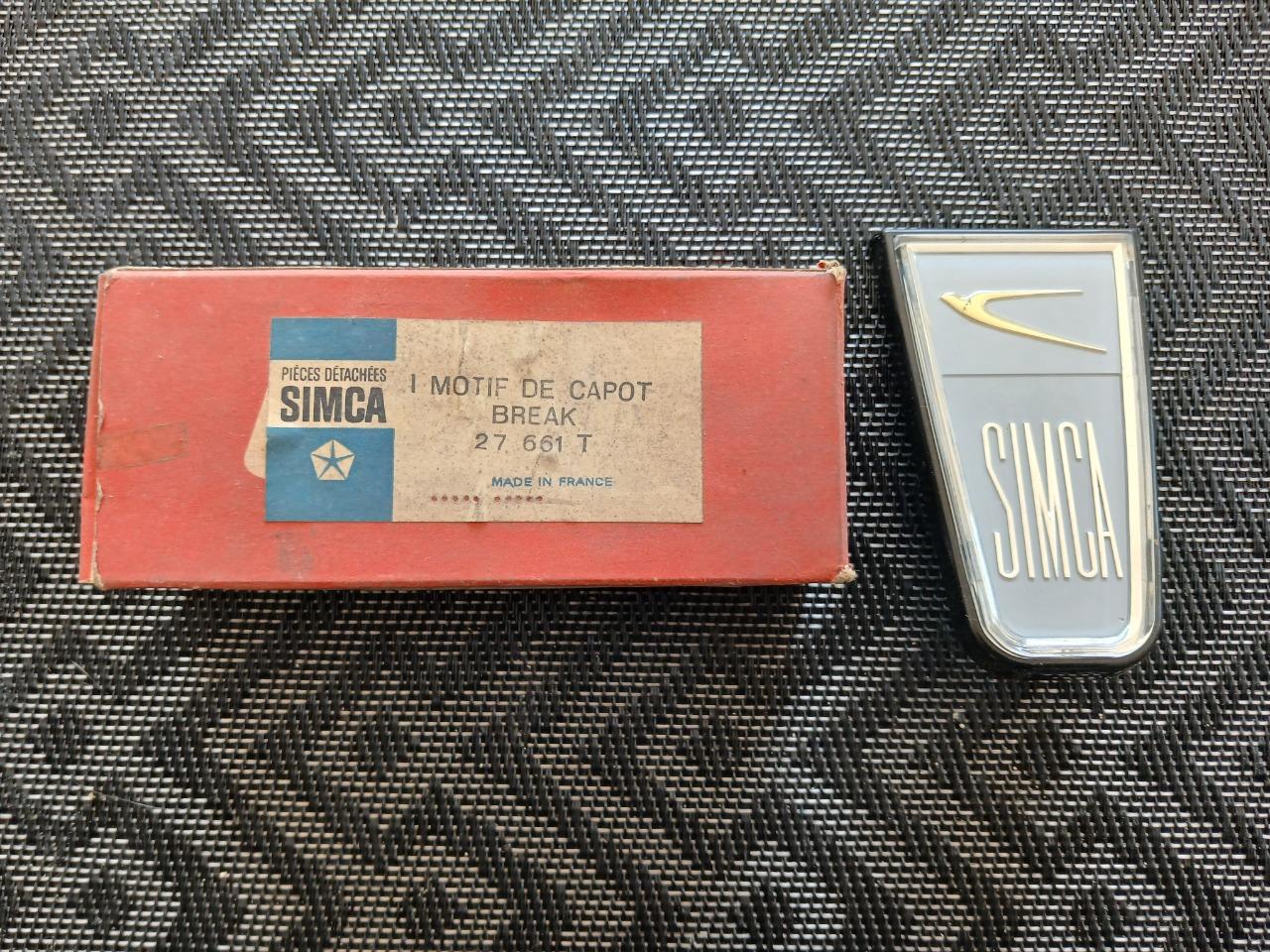 Monogramme de capot SIMCA 1300 1500 break LesAnciennes.com