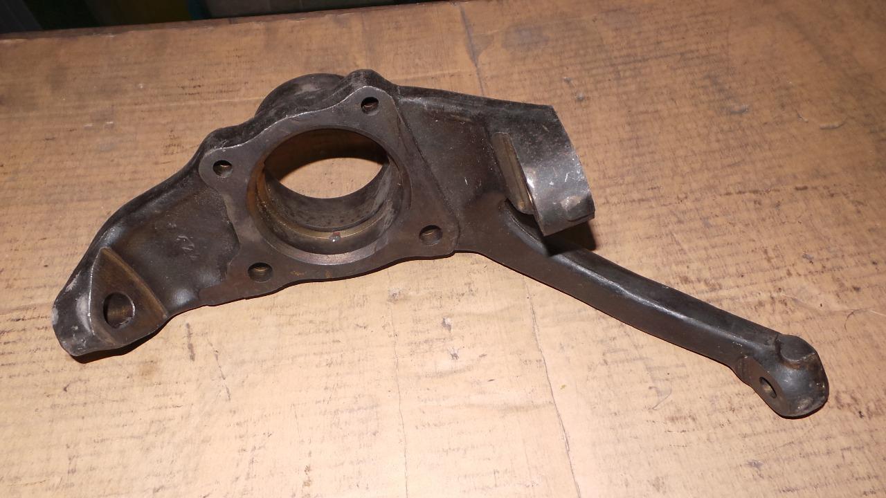 Fusée avant gauche R5 LesAnciennes.com