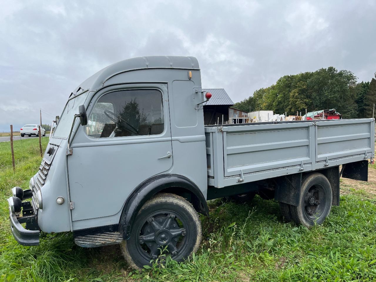 RENAULT Camion Gallion Plateau - 1953 LesAnciennes.com