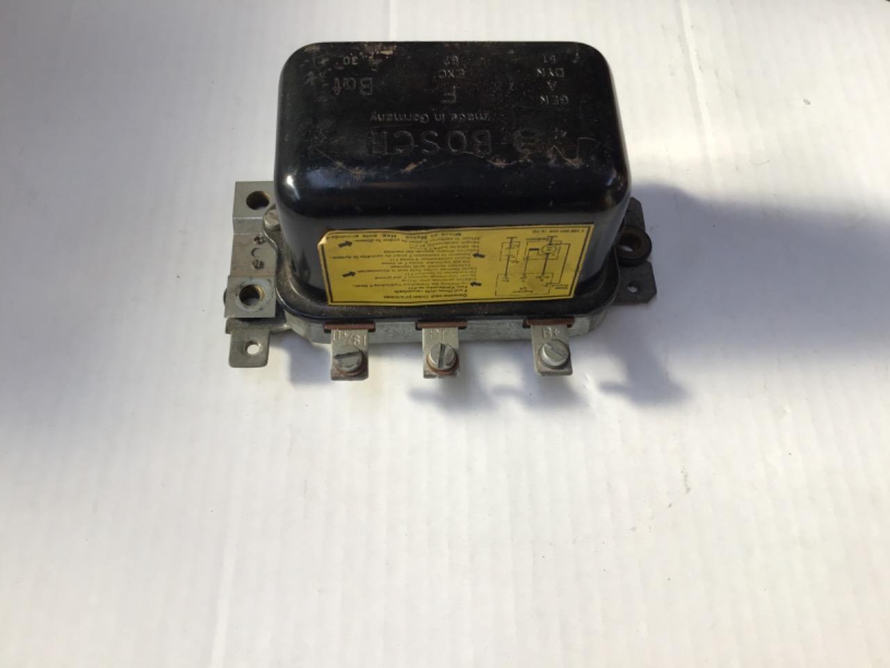 RÉGULATEUR DE TENSION NEUF 14V BOSCH LesAnciennes.com