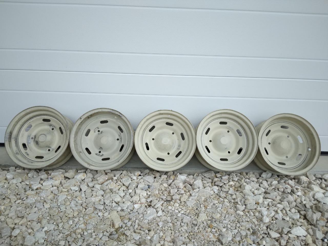 Jantes RENAULT 8 (R8) LesAnciennes.com