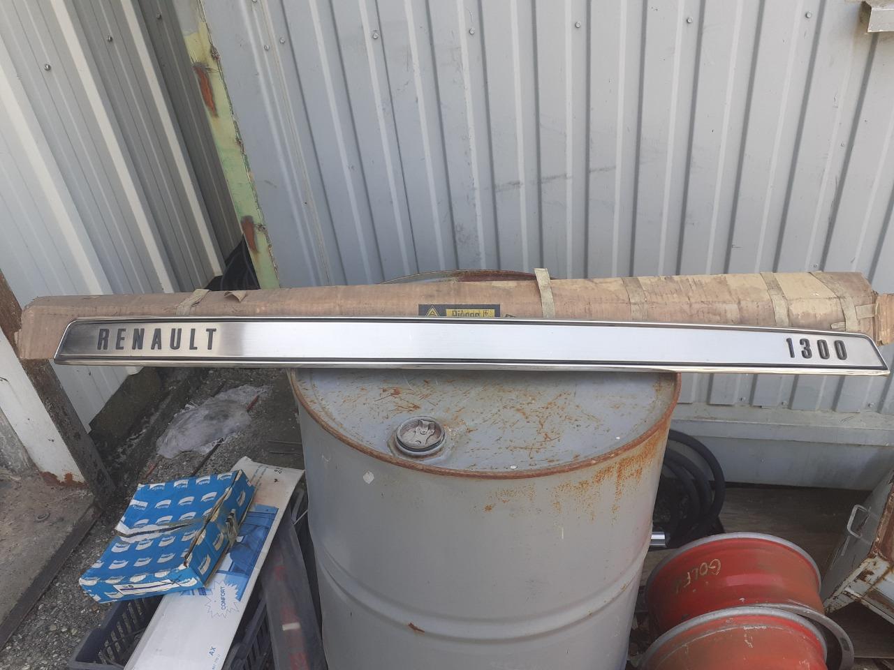 Bandeau arrière RENAULT 10 (R10) LesAnciennes.com