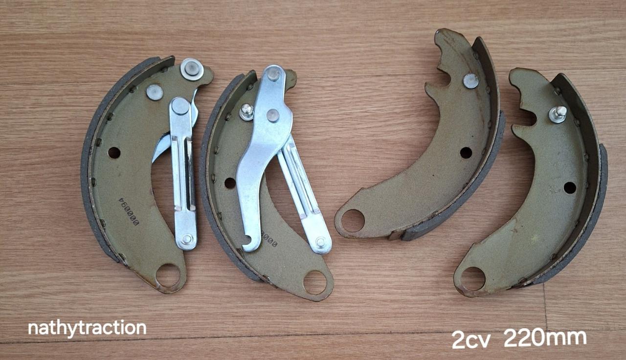 Kit machoire de frein avant 2CV/DYANE/Méhari 220mm LesAnciennes.com