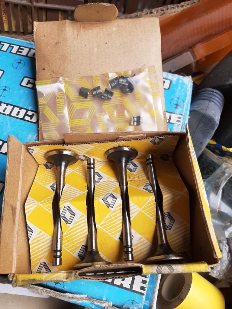 Soupapes RENAULT 12 (R12) LesAnciennes.com