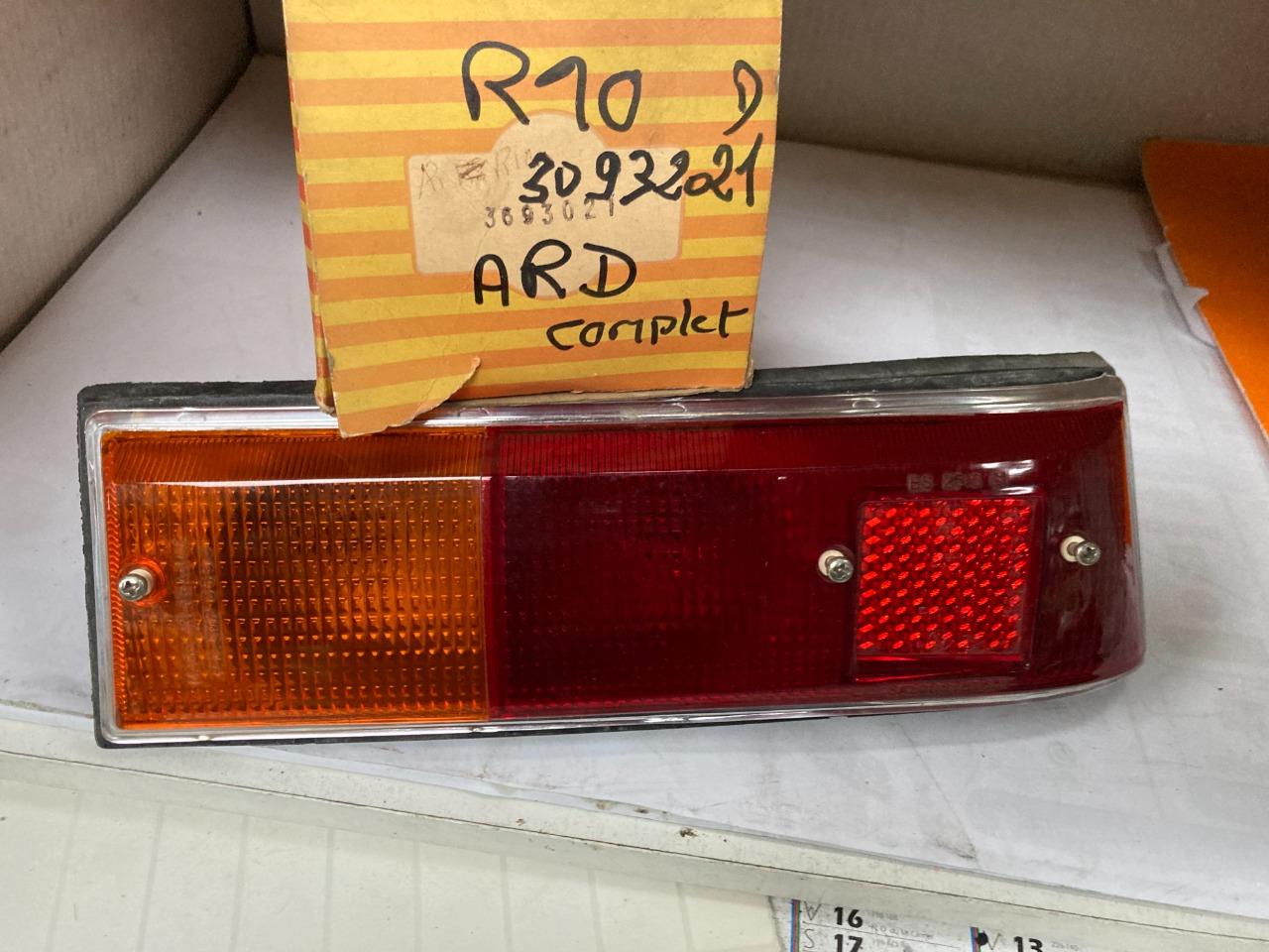 Feu arrière droit completSIMA neu RENAULT 10 (R10) LesAnciennes.com